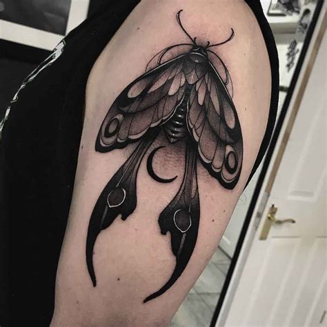 detailed moth tattoo|82 Intriguing Moth Tattoo Ideas with Fascinating。